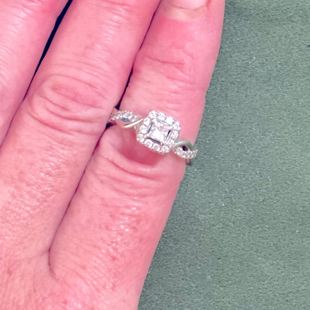 Size 7 White Gold Princess cut Leo diamond engagement ring. 3/4 Carat TW.